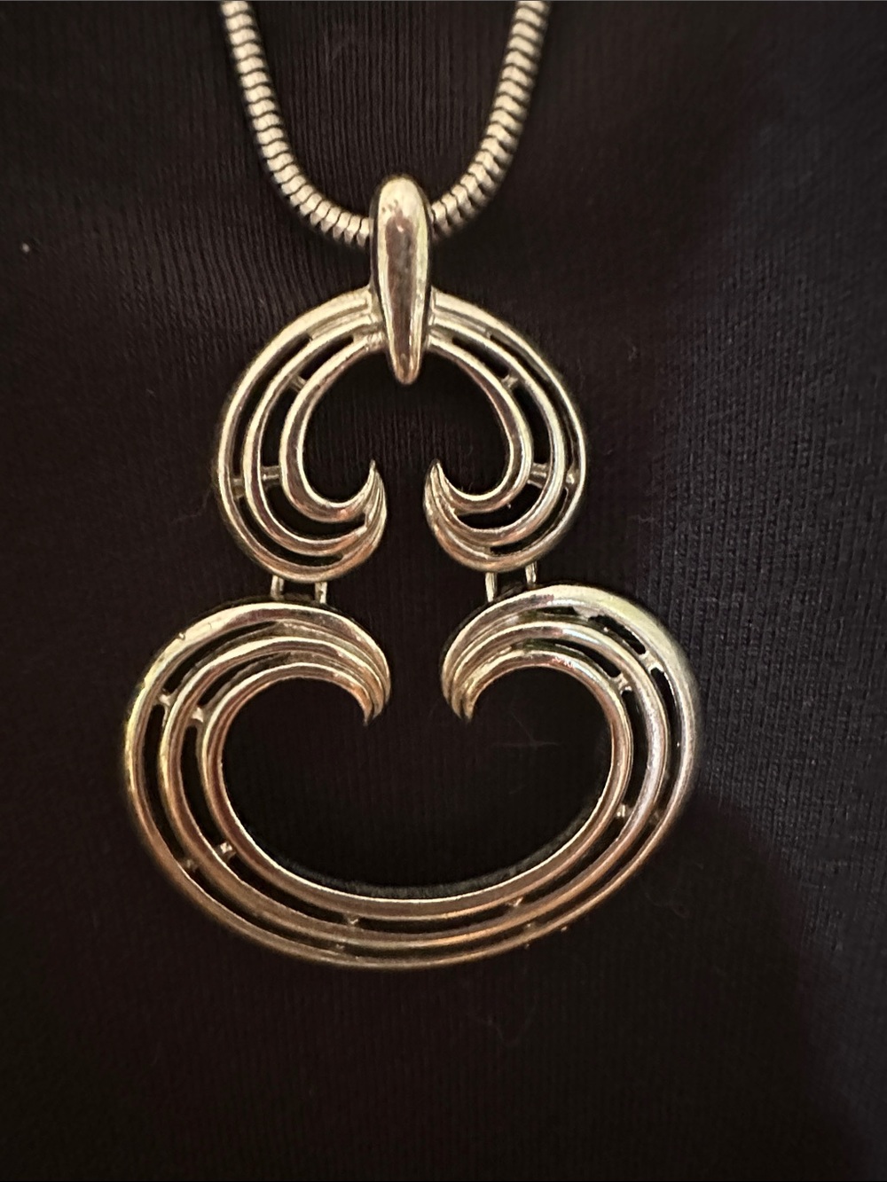 Vintage Silver Tone Sculptural Heart Pendant Necklace with serpentine chain